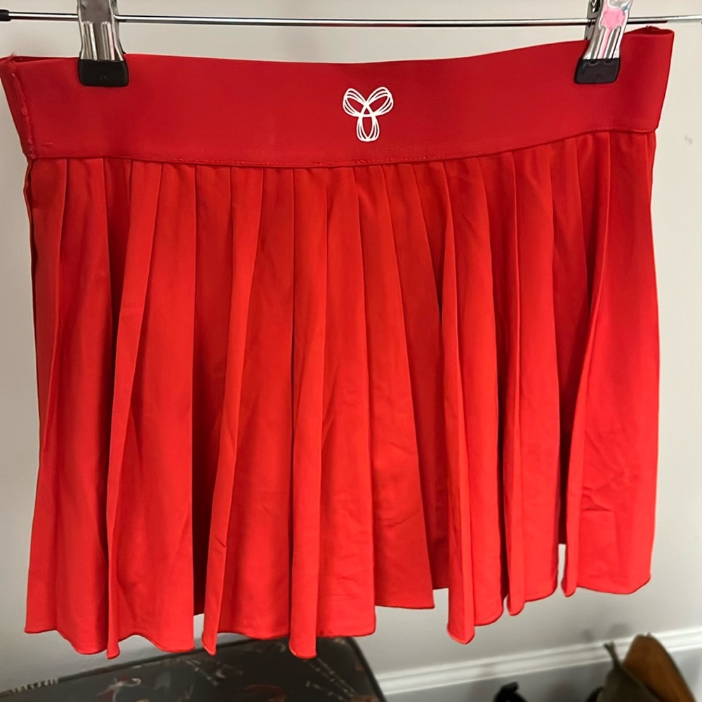 Aritzia TNA pleated athleisure skirt